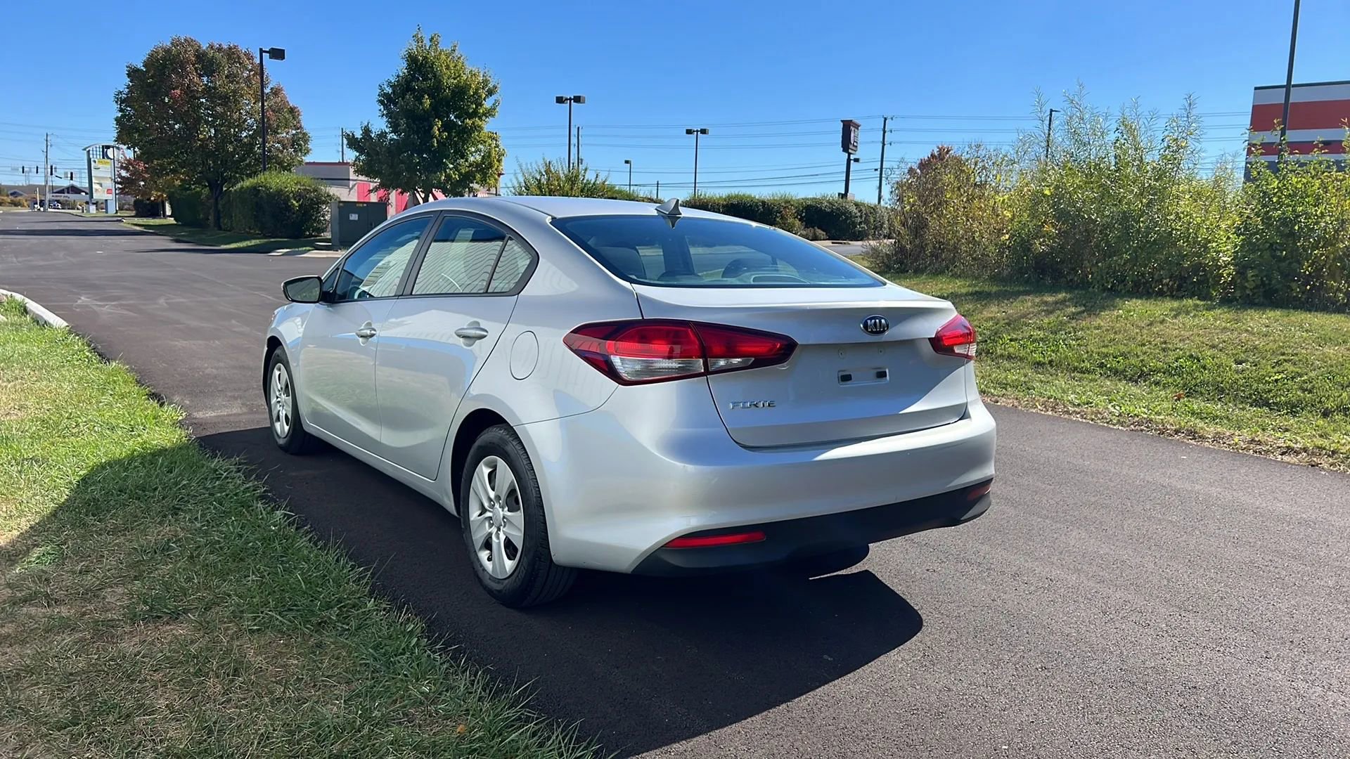 Used 2017 Kia Forte LX image 7