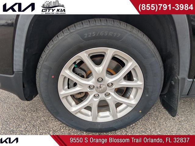 Used 2018 Jeep Cherokee Latitude FWD image 11