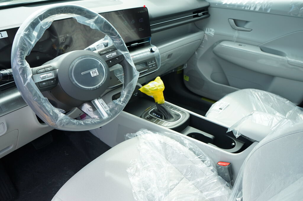 Certified 2025 Hyundai Kona SEL AWD/4WD image 11