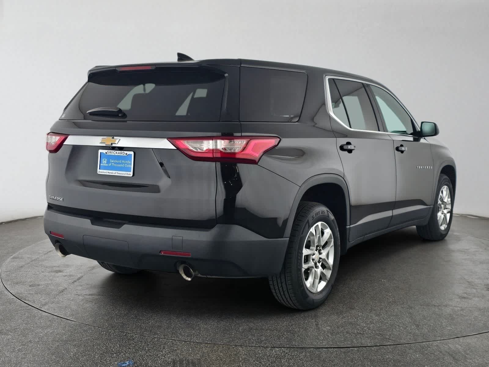 Used 2021 Chevrolet Traverse LS w/ LPO, Cargo Package FWD image 3