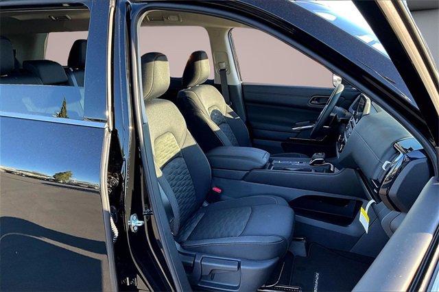 New 2025 Nissan Pathfinder S image 10