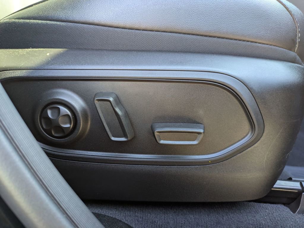 Used 2025 Jeep Grand Cherokee Limited image 35