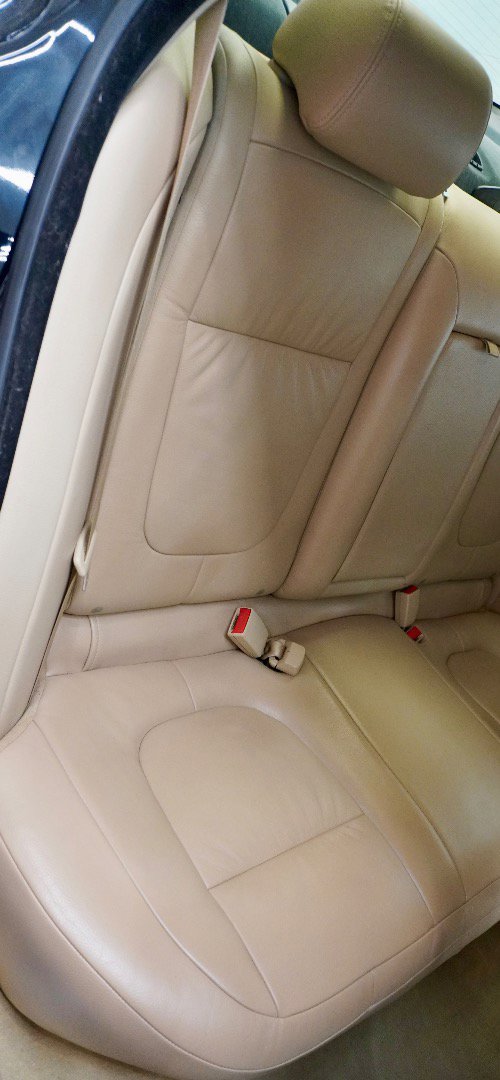 Used 2009 Jaguar XF Luxury image 8