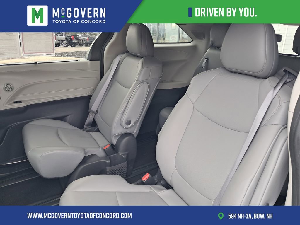 Used 2022 Toyota Sienna XLE w/ XLE Plus Package image 16