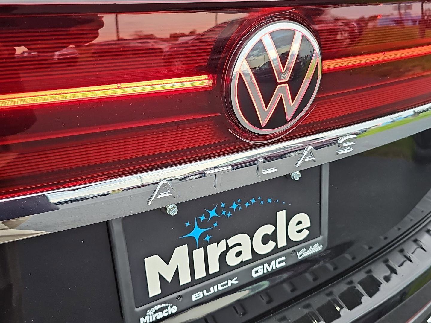 Used 2025 Volkswagen Atlas SEL Premium R-Line image 35