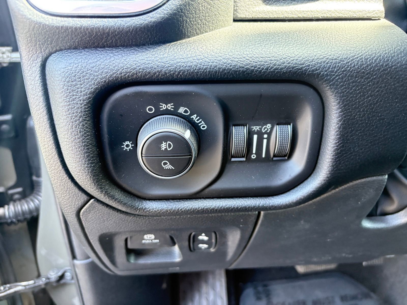 Used 2026 RAM 1500 Laramie AWD/4WD image 17
