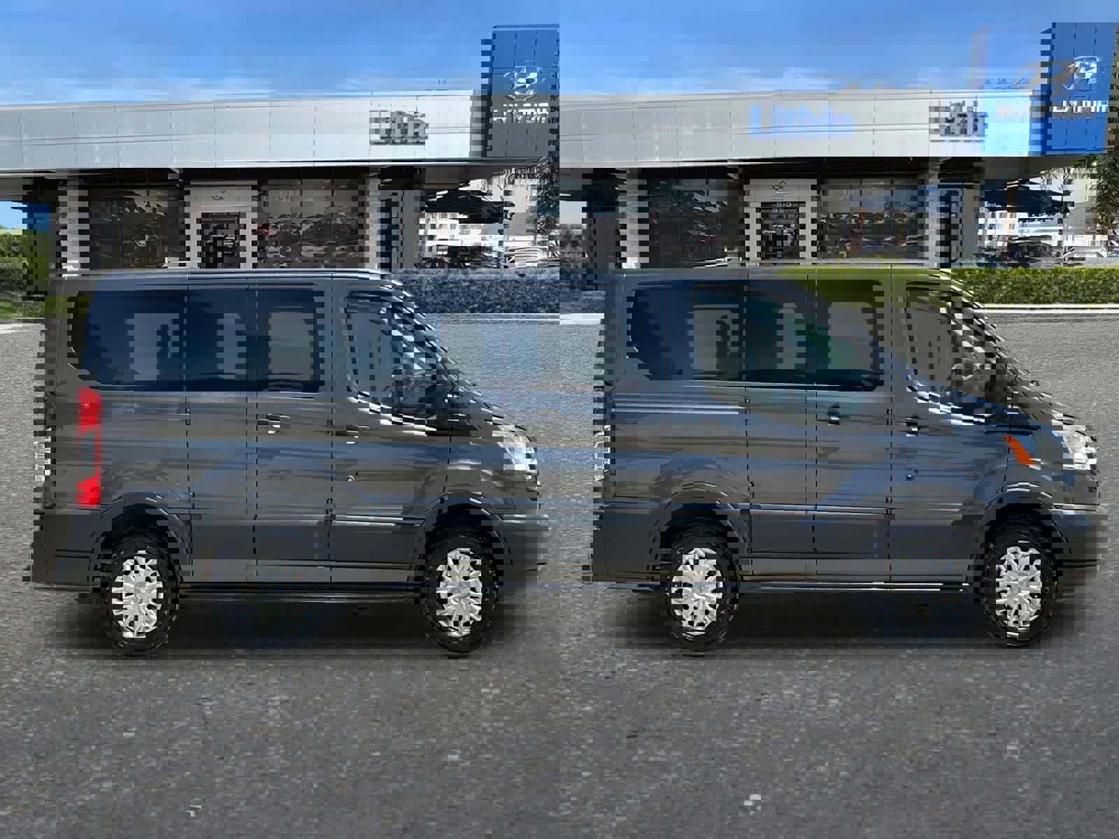 Used 2017 Ford Transit 150 XLT RWD image 9