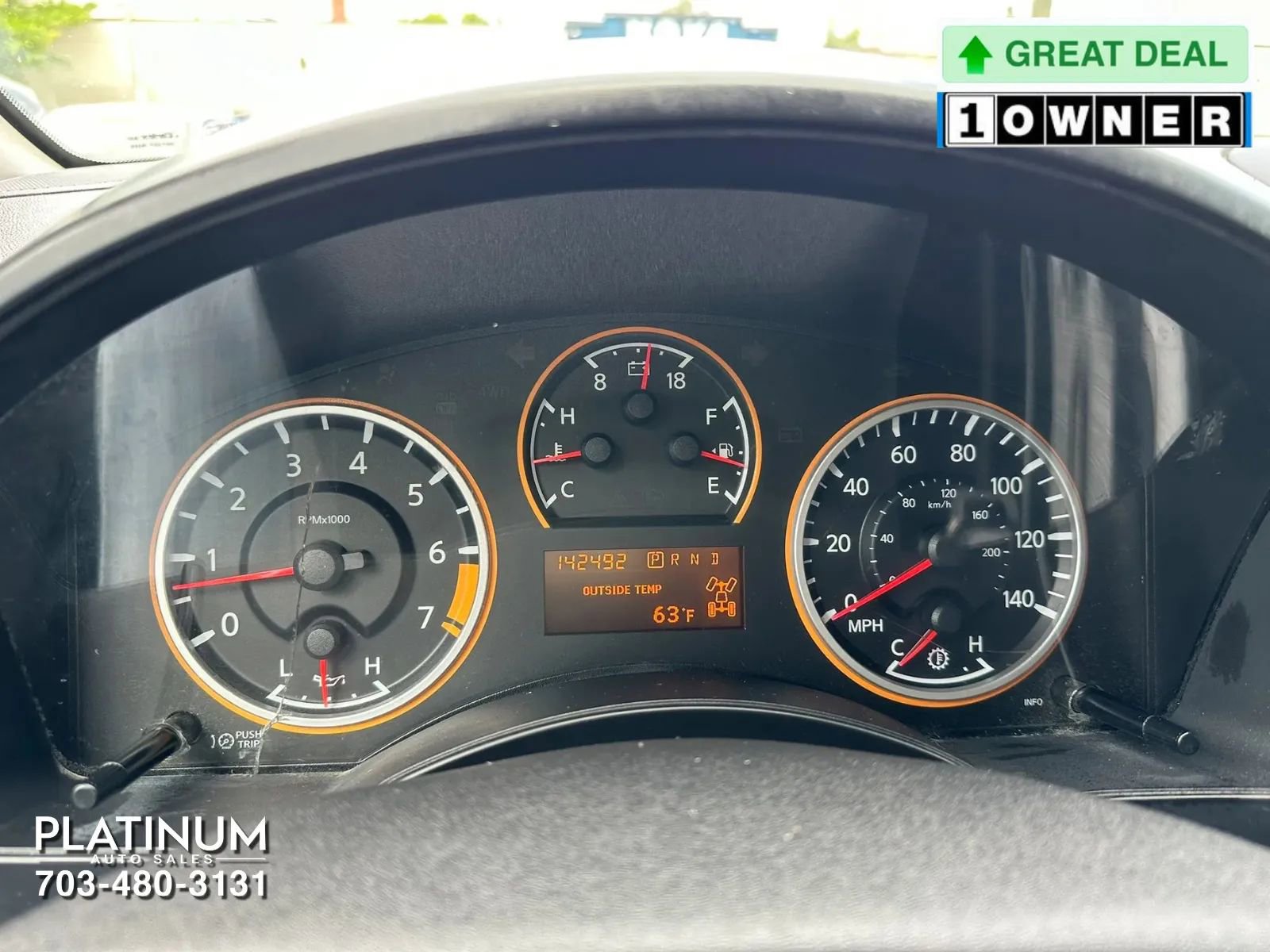 Used 2015 Nissan Titan SV w/ SV Value Truck Package AWD/4WD image 9