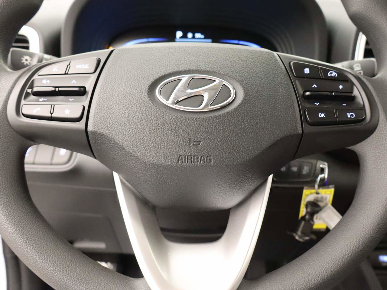 Used 2025 Hyundai Venue SE image 13