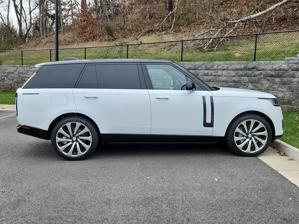 New 2025 Land Rover Range Rover Long Wheelbase SE image 11