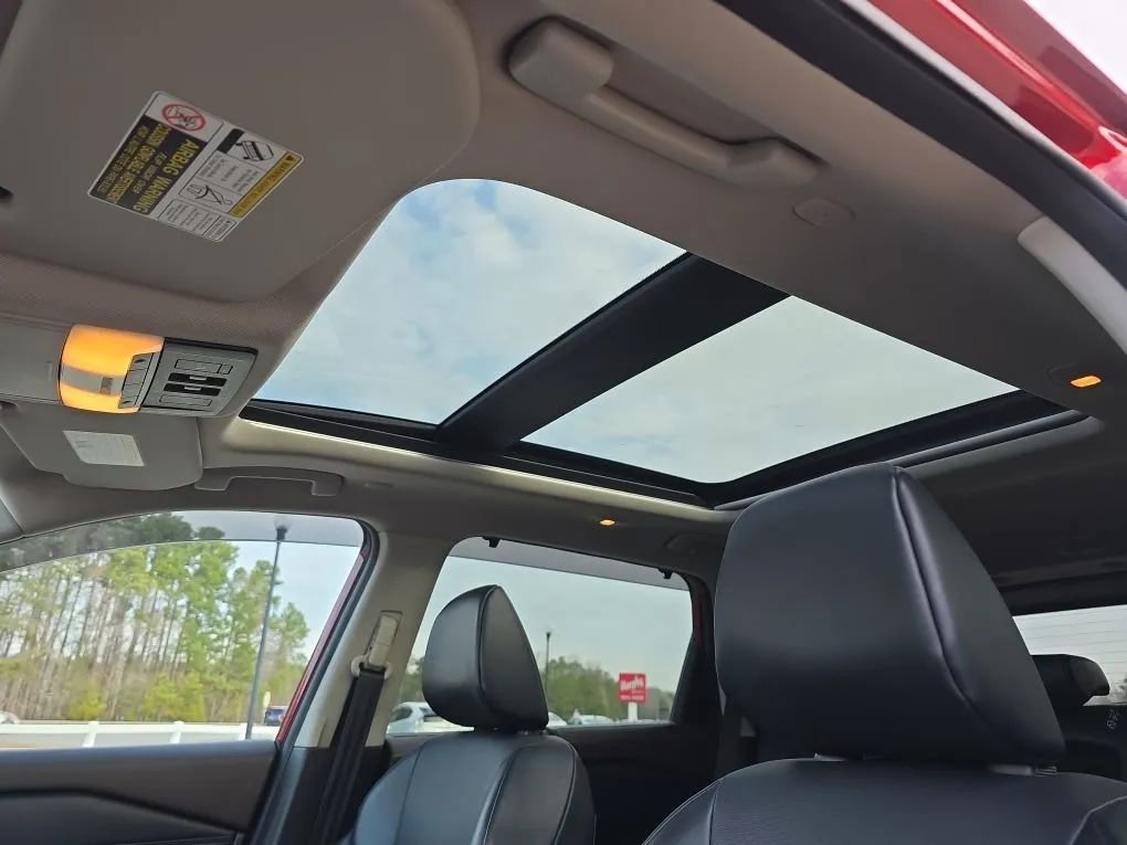 Used 2022 Nissan Rogue SV w/ SV Premium Package image 16