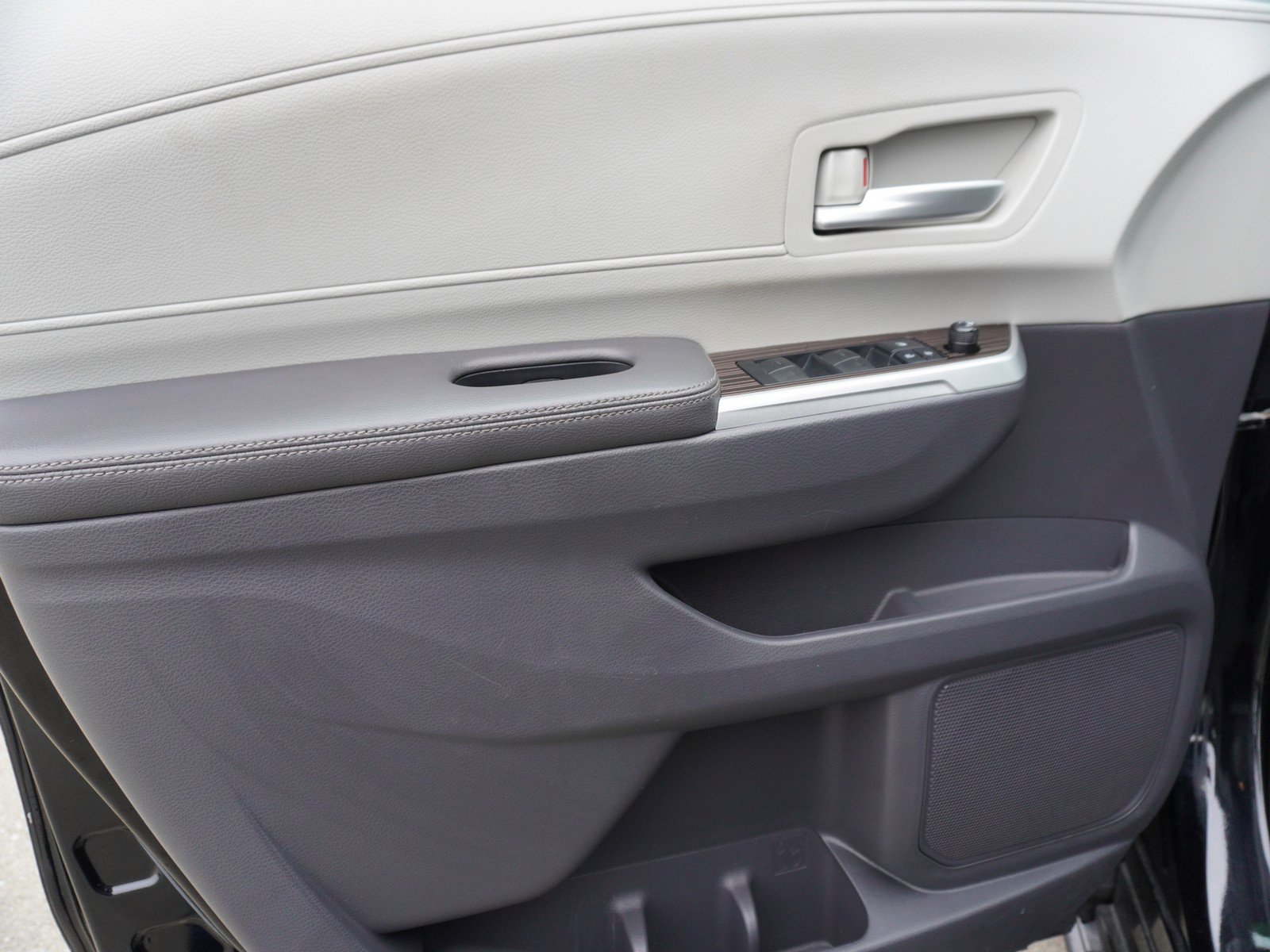 Used 2022 Toyota Sienna XLE image 21