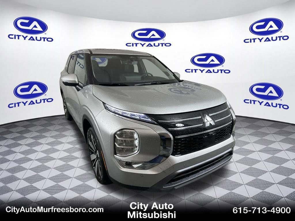 New 2025 Mitsubishi Outlander SE image 1