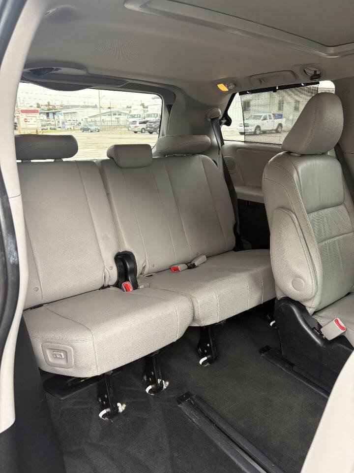 Used 2015 Toyota Sienna Limited Premium w/ Advanced Technology Package FWD image 10