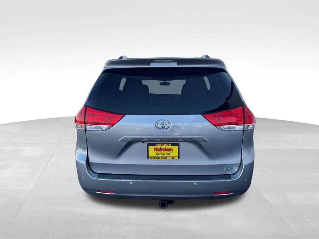 Used 2012 Toyota Sienna XLE image 37