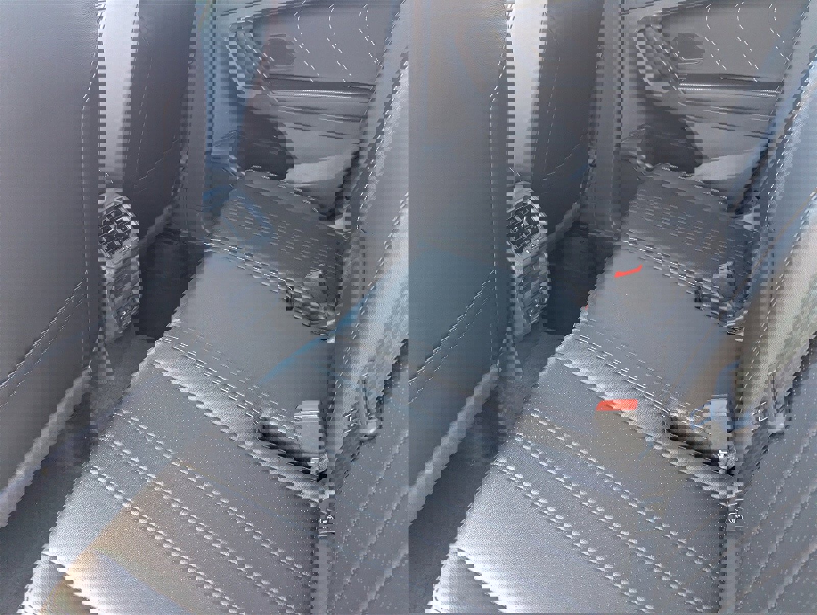 Used 2024 Volkswagen Tiguan SE image 15