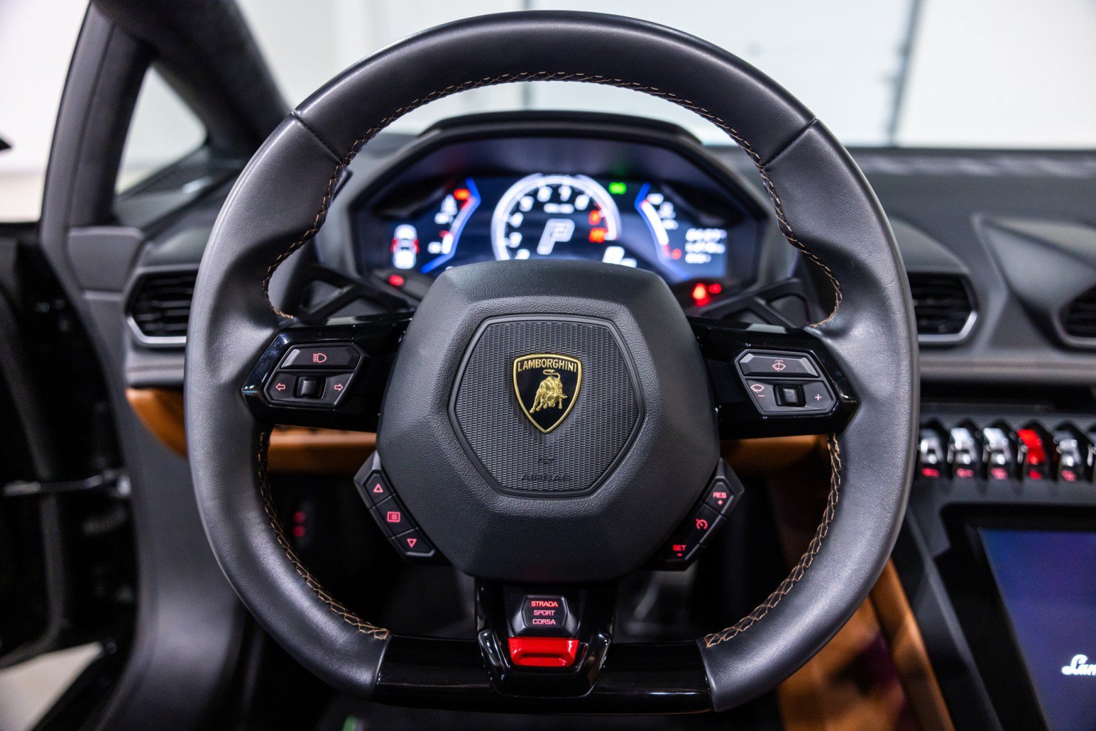 Used 2023 Lamborghini Huracan EVO AWD/4WD image 40
