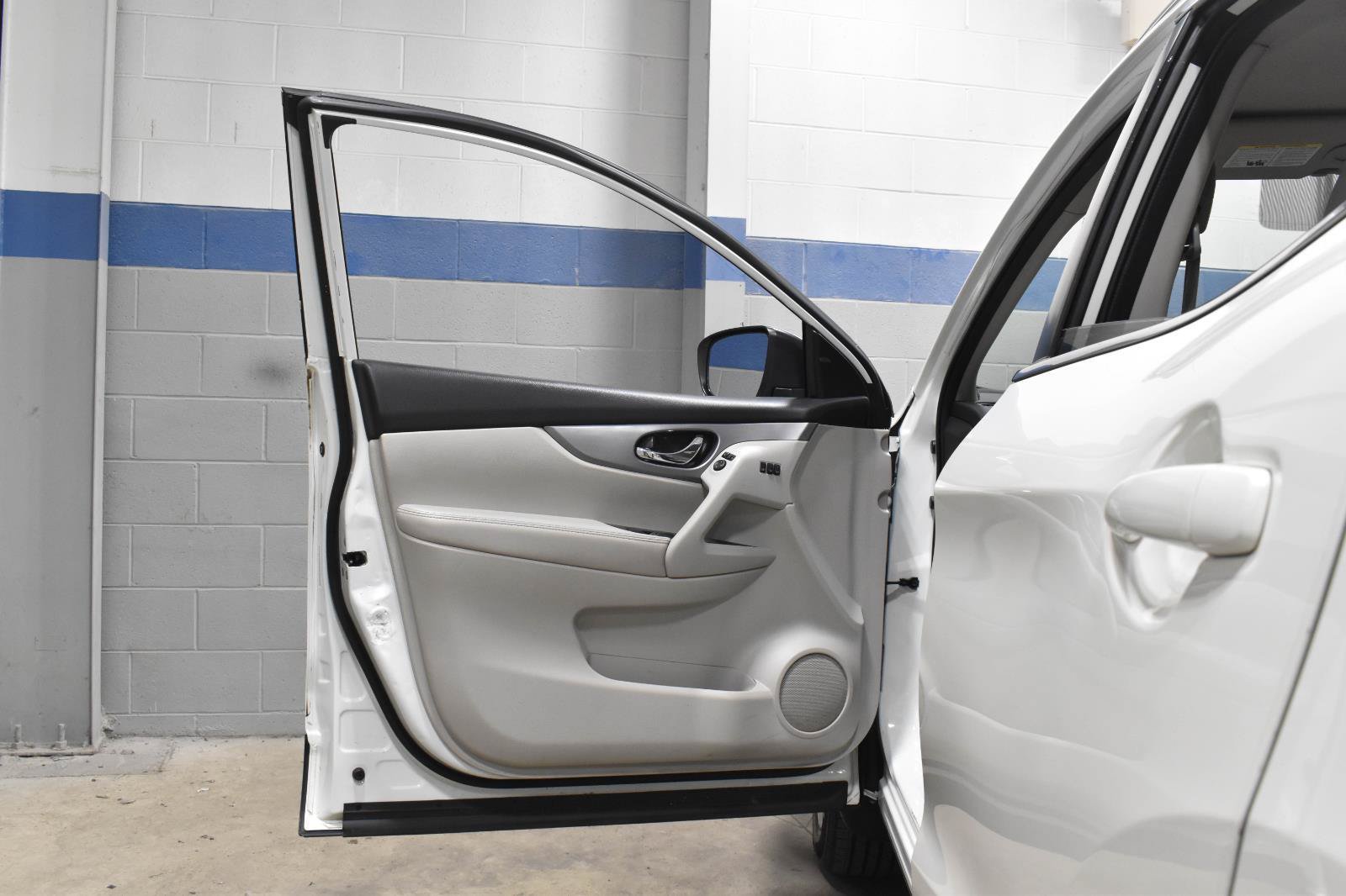 Used 2020 Nissan Rogue Sport SV w/ Technology Package FWD image 12