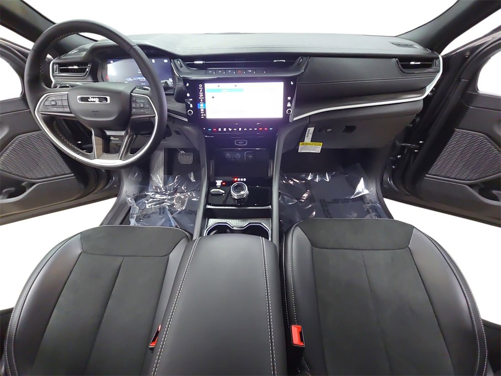 New 2026 Jeep Grand Cherokee Laredo image 9