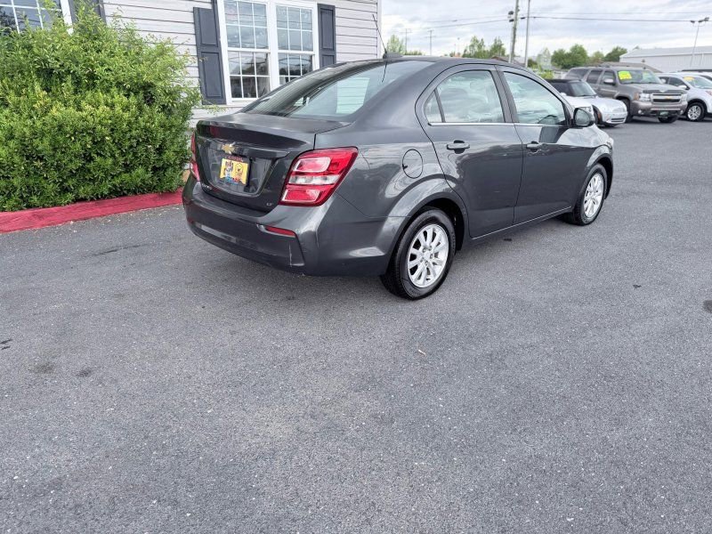 Used 2017 Chevrolet Sonic LT image 3