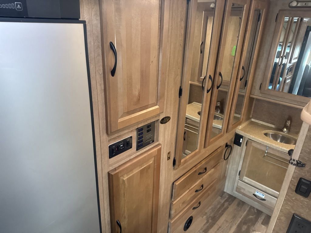 Used 2015 Mercedes-Benz Sprinter 3500 image 28