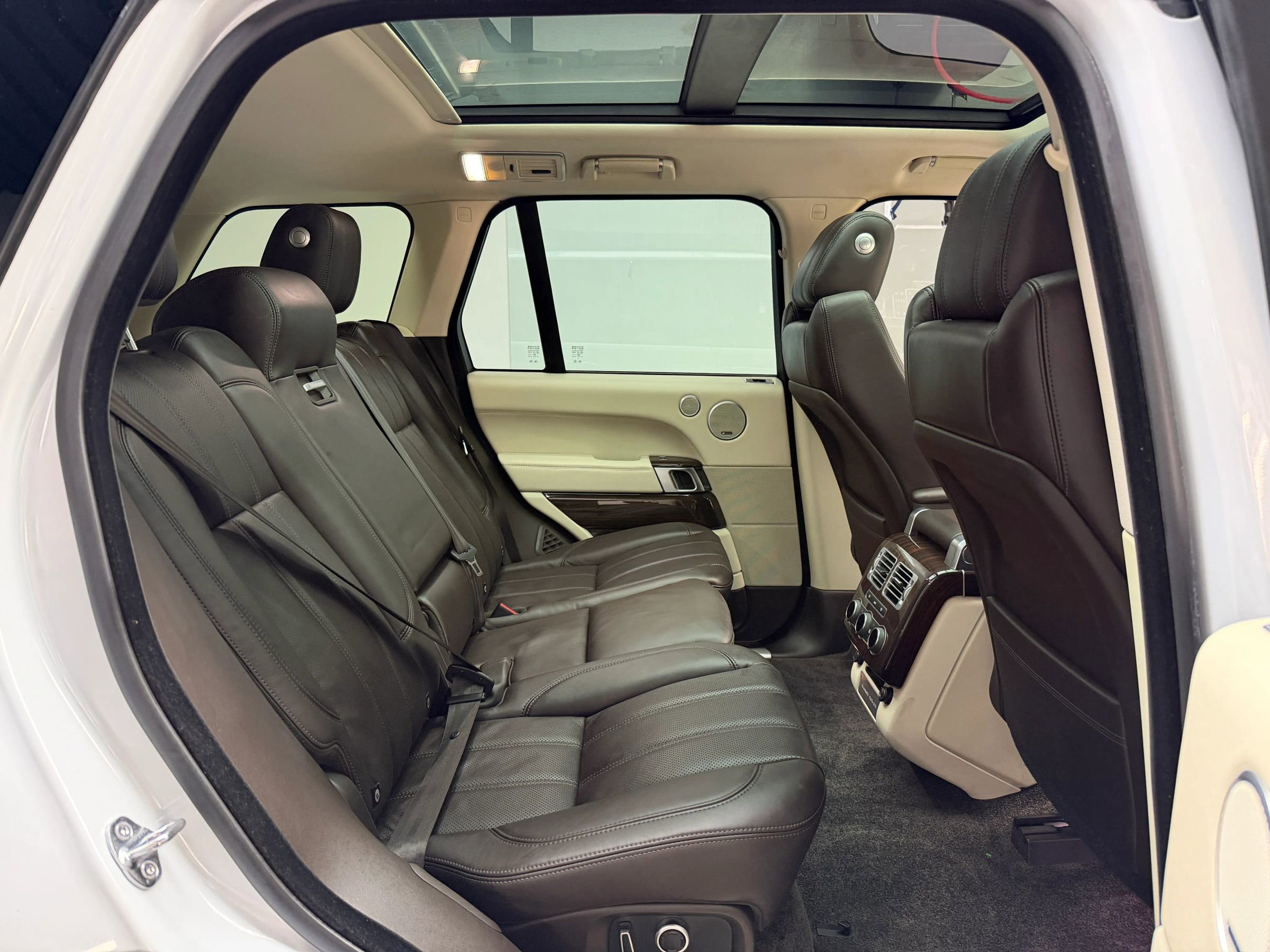 Used 2017 Land Rover Range Rover HSE image 22