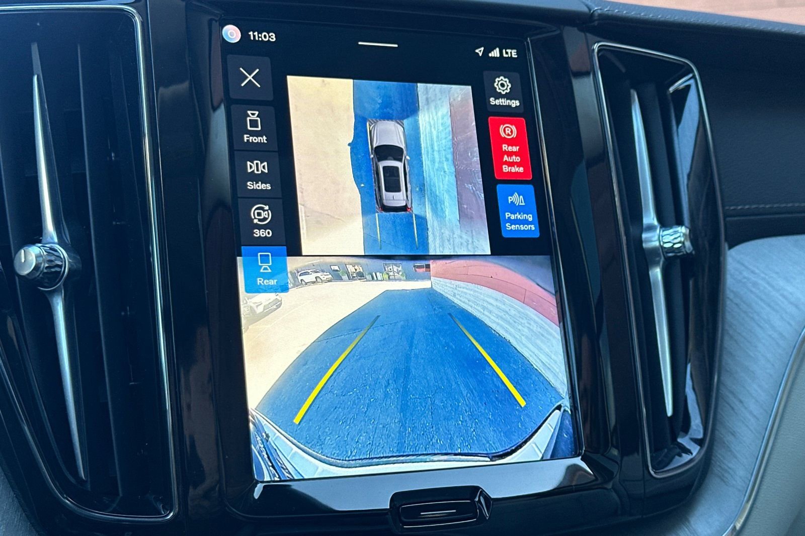 Certified 2025 Volvo XC60 T8 Ultra w/ Protection Package Premier image 23