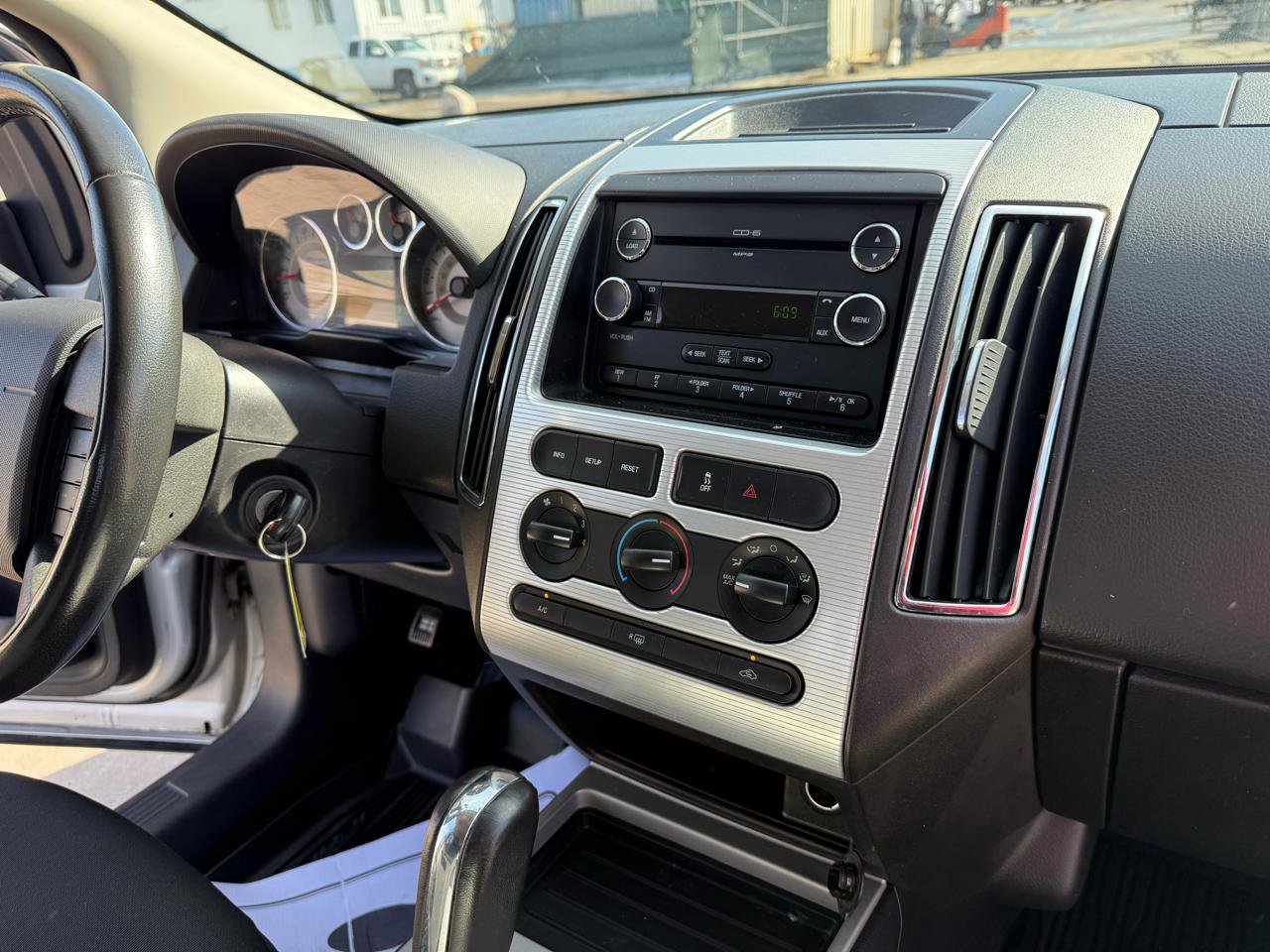 Used 2010 Ford Edge SEL image 27