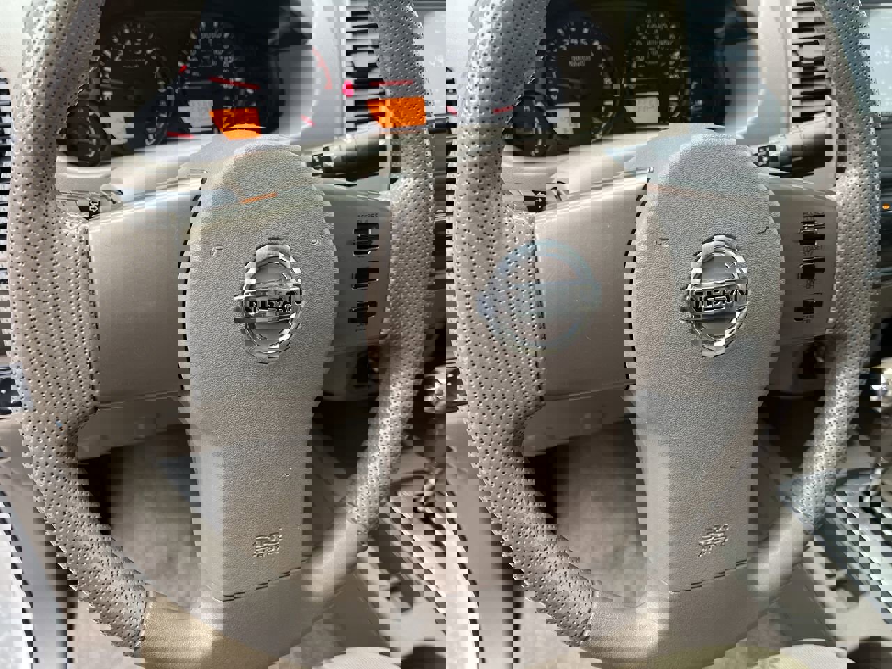 Used 2010 Nissan Frontier SE w/ SE Value Truck Pkg image 12