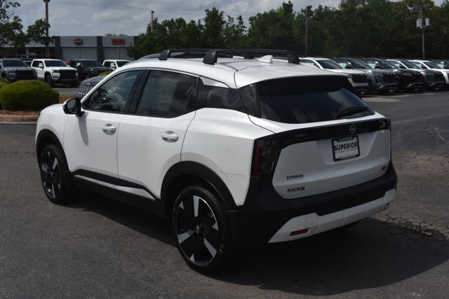 Used 2025 Nissan Kicks SR FWD image 9