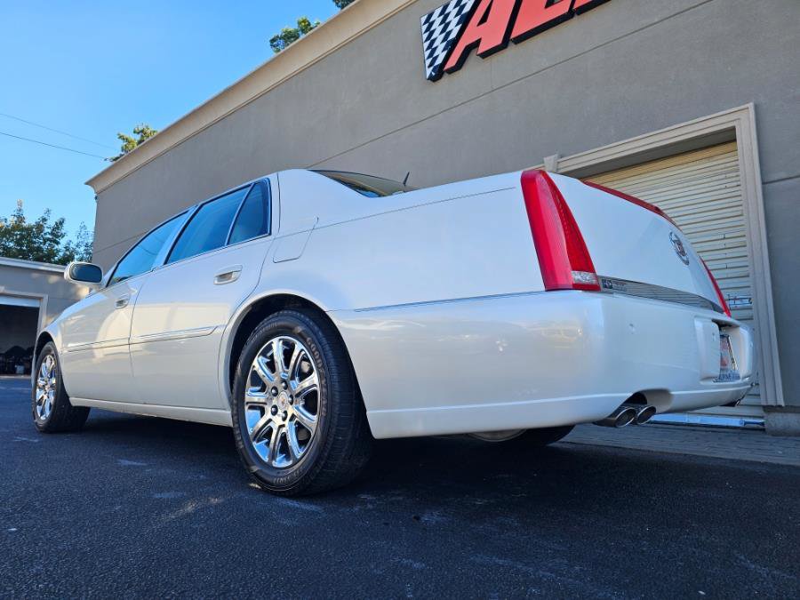 Used 2008 Cadillac DTS w/ Sun And Navigation Package FWD image 6