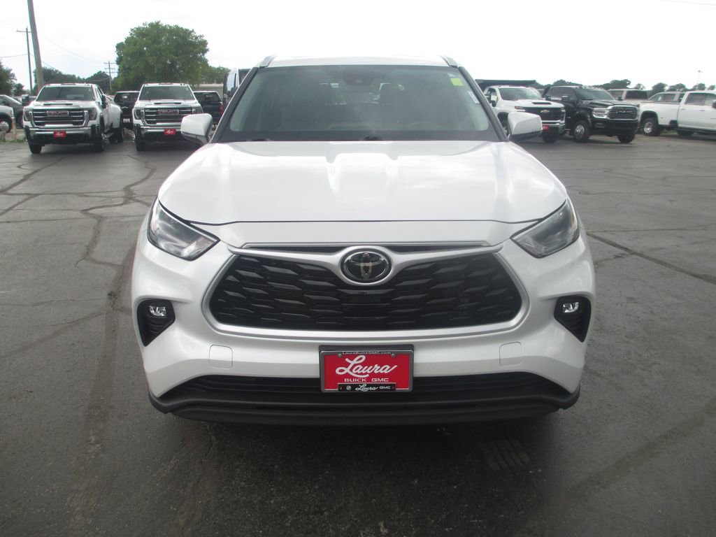 Used 2024 Toyota Highlander XLE AWD/4WD image 14