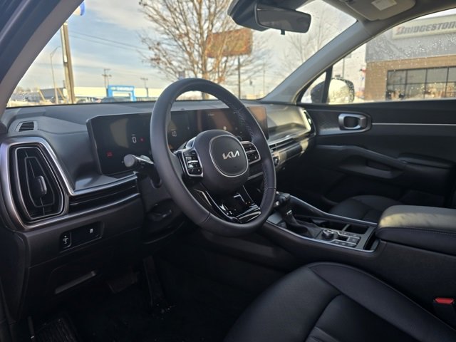 Used 2025 Kia Sorento S image 11