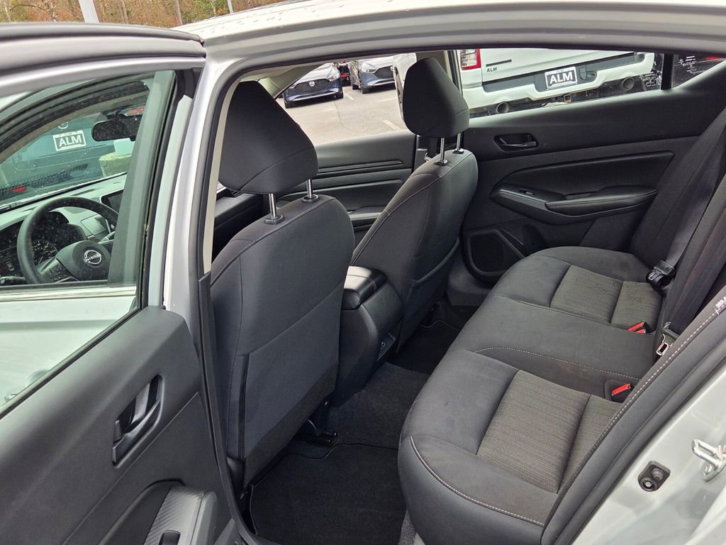 Used 2024 Nissan Altima 2.5 SV image 5