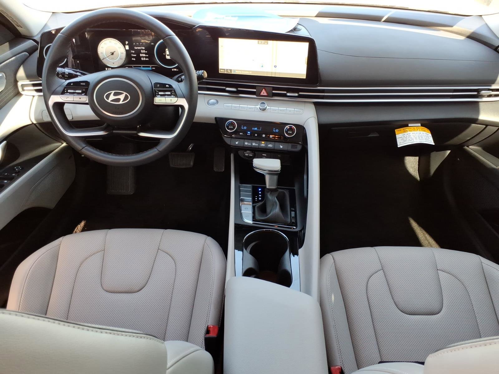 Certified 2025 Hyundai Elantra Limited FWD image 17