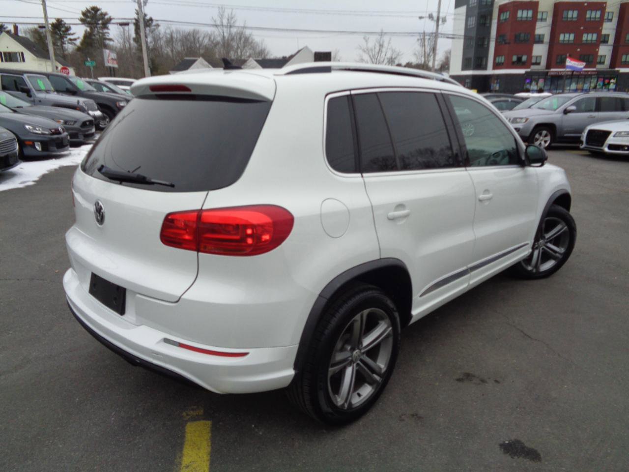 Used 2017 Volkswagen Tiguan Sport image 4