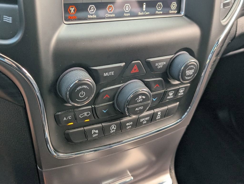 Used 2019 Jeep Grand Cherokee Laredo AWD/4WD image 22