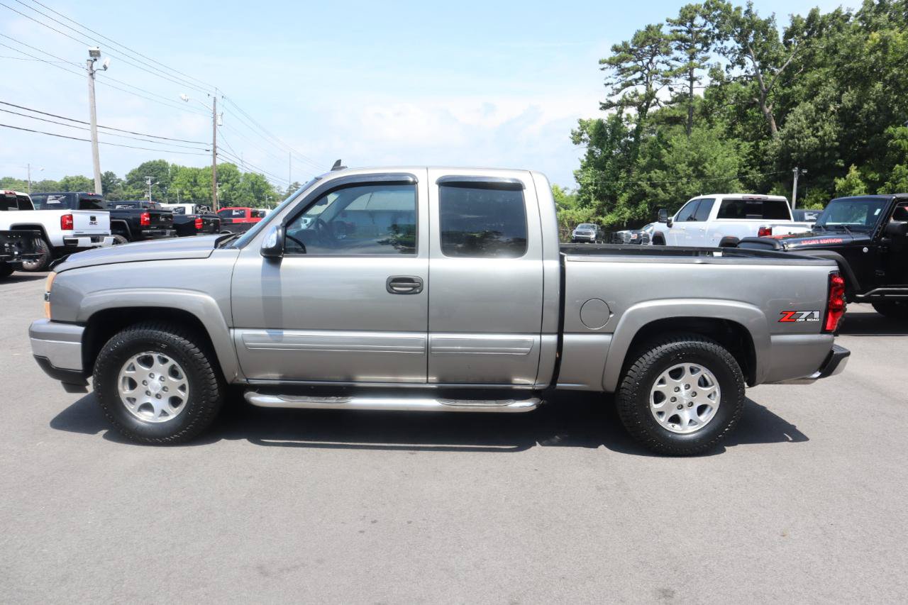 Used 2006 Chevrolet Silverado 1500 LT w/ Onstar Plus Package AWD/4WD image 6