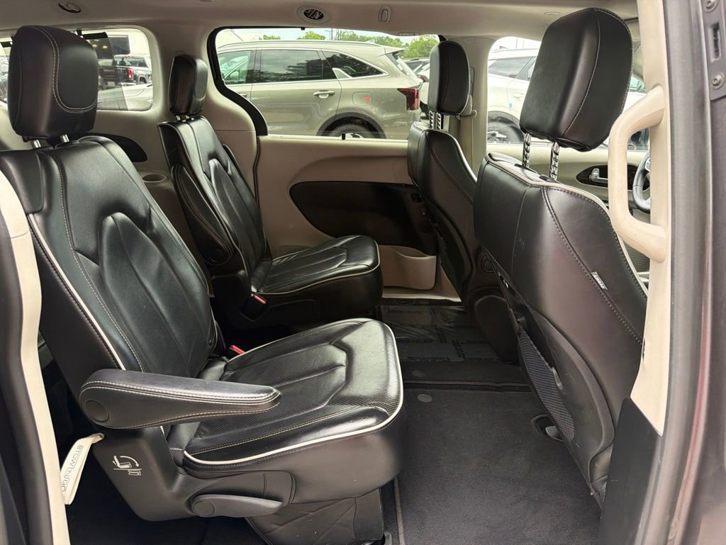 Used 2023 Chrysler Pacifica Limited FWD image 27