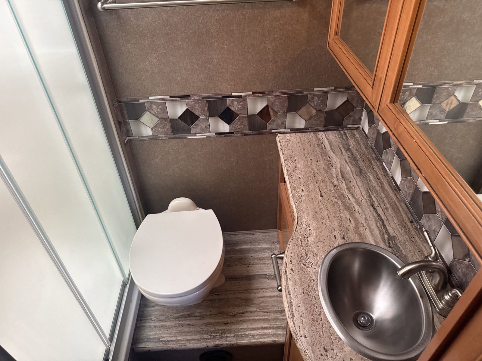 Used 2018 Ford E-450 and Econoline 450 Super Duty w/ Motorhome Prep Package RWD image 37