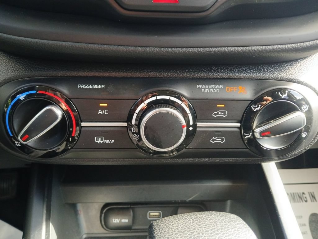 Used 2023 Kia Soul LX w/ LX Technology Package FWD image 24