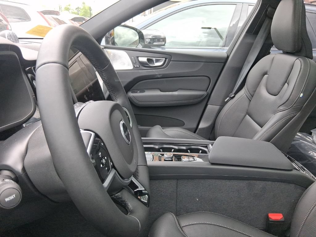New 2026 Volvo XC60 B5 Ultra w/ Protection Package Premier AWD/4WD image 10