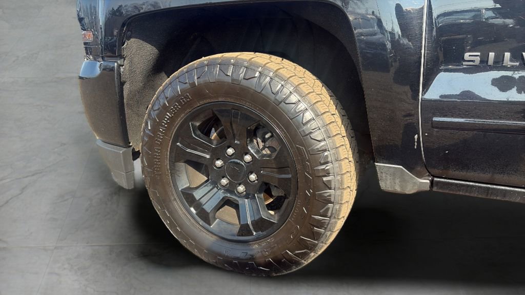 Used 2018 Chevrolet Silverado 1500 LT w/ All Star Edition image 19