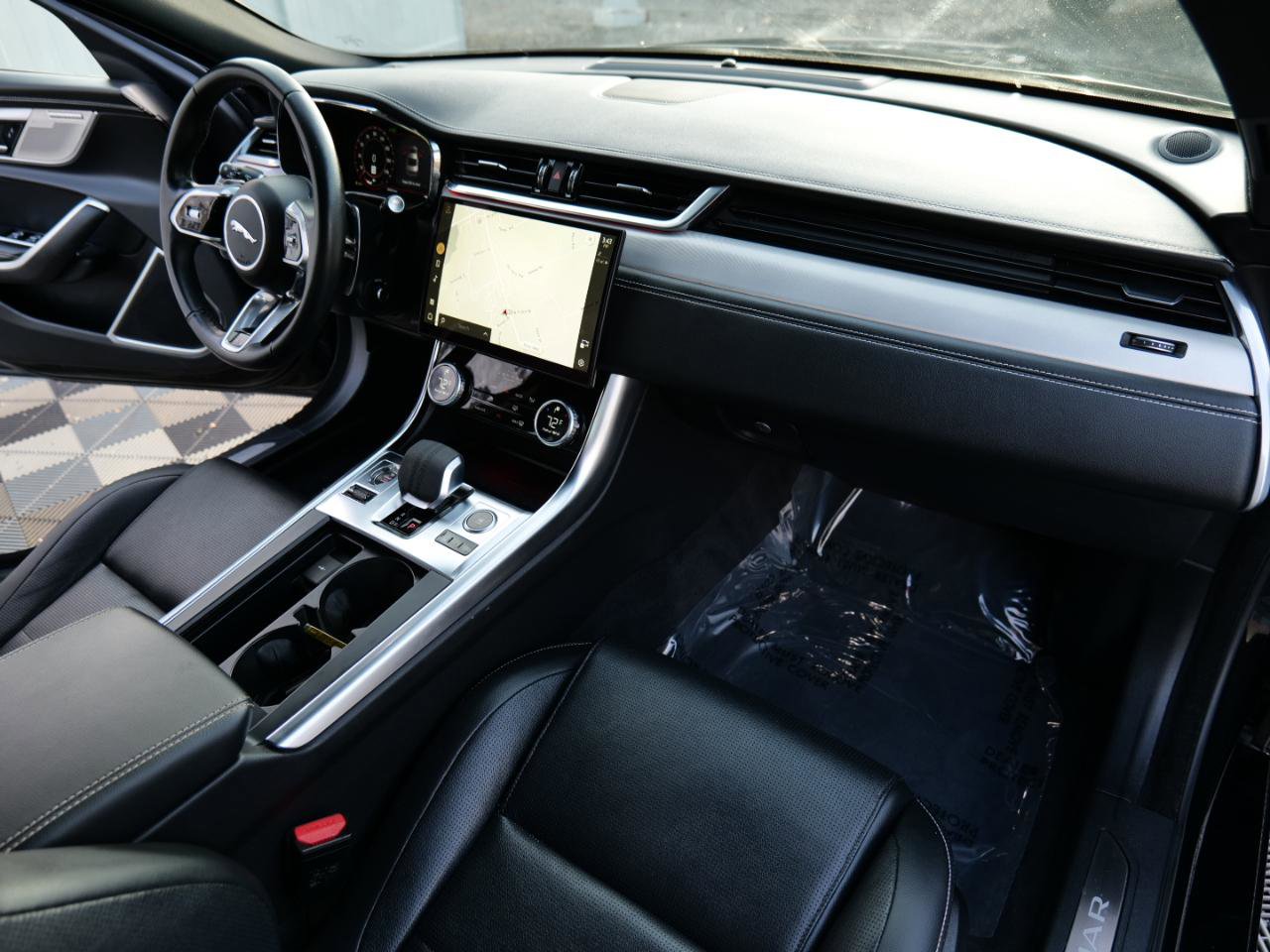 Used 2024 Jaguar XF R-Dynamic SE AWD/4WD image 36