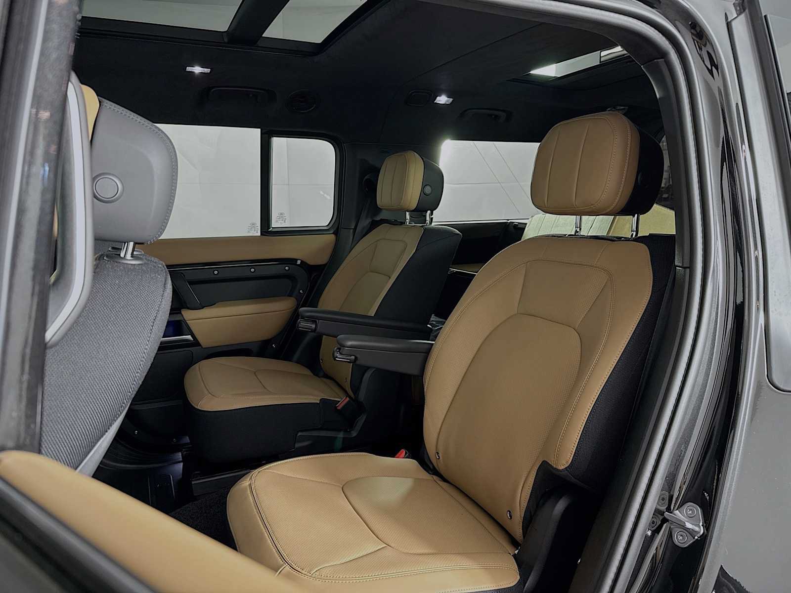 New 2026 Land Rover Defender 130 V8 AWD/4WD image 22