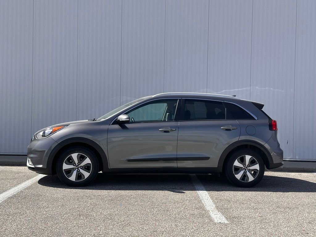 Used 2018 Kia Niro EX image 2