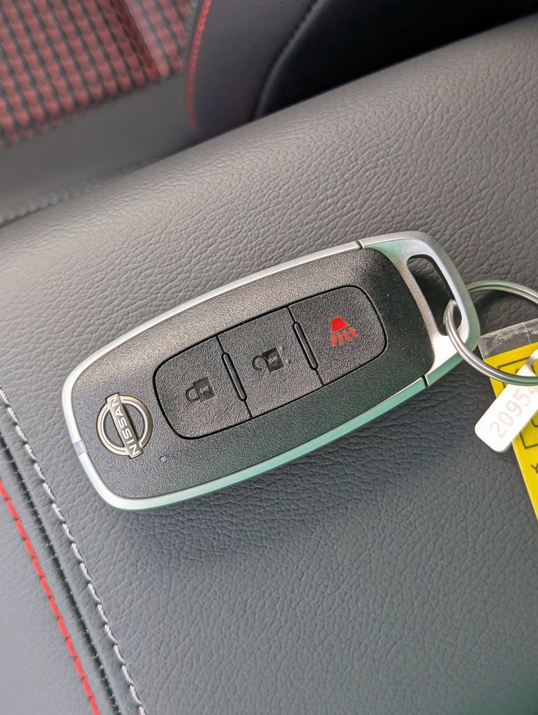 Used 2025 Nissan Kicks SR image 32