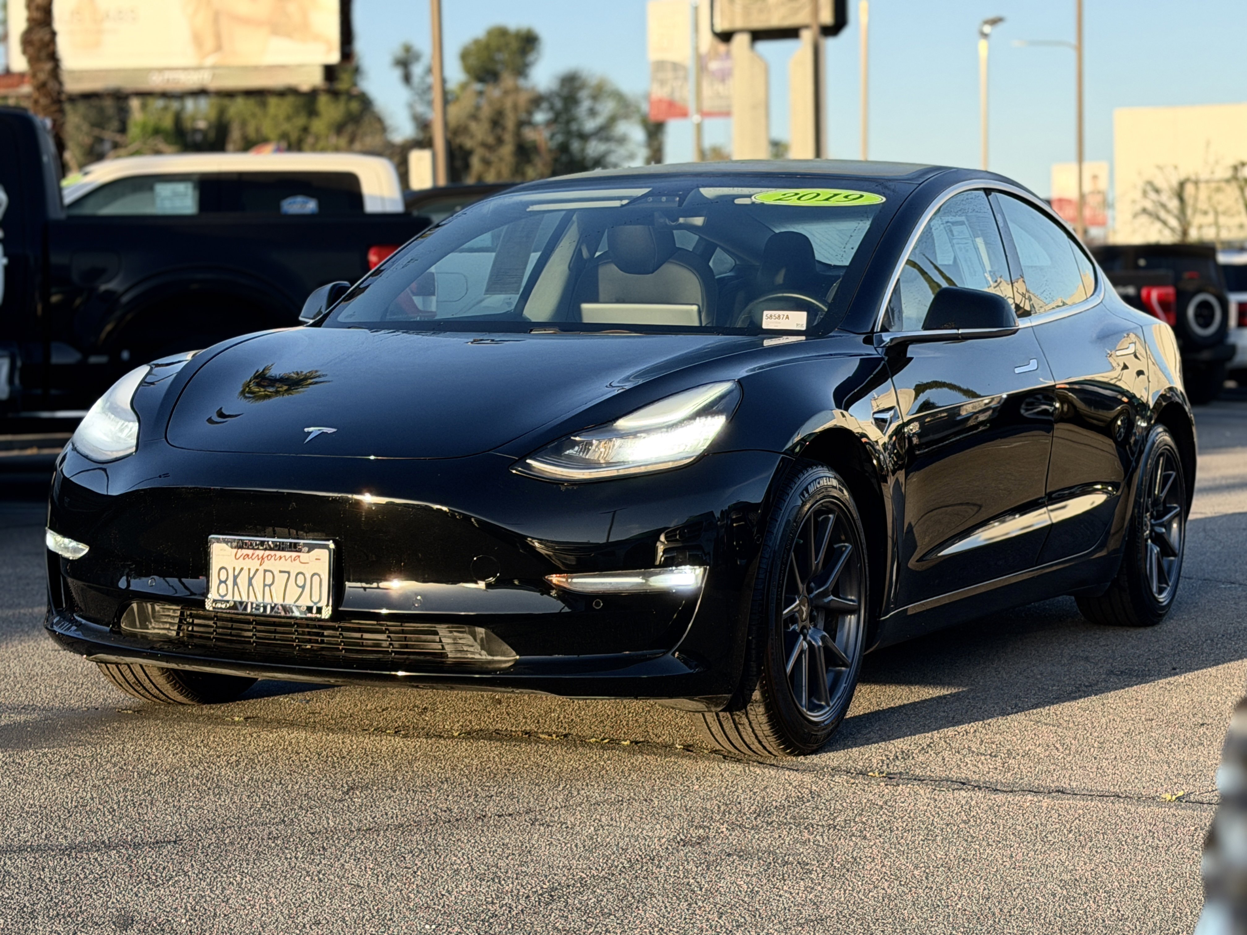 Used 2019 Tesla Model 3 Mid Range image 3