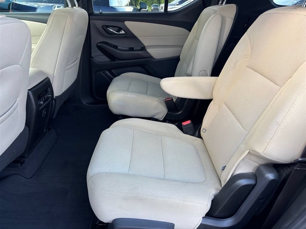 Used 2023 Chevrolet Traverse LT w/ LPO, Cargo Package AWD/4WD image 15