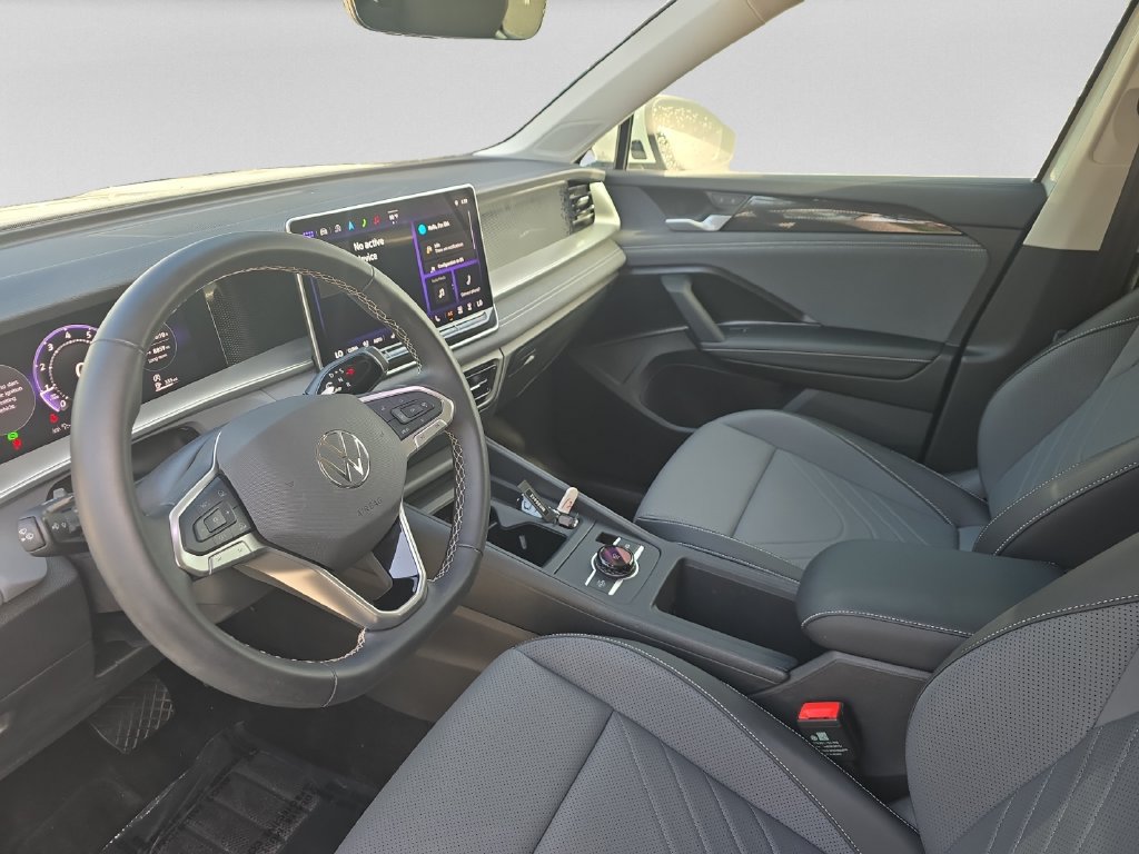 New 2025 Volkswagen Tiguan SE FWD image 12